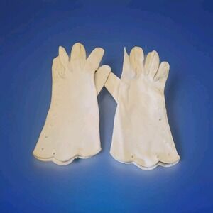 Vintage 1950s American Cotton Scalloped Ladies‎ Gloves With Eyelets. Ivory Color